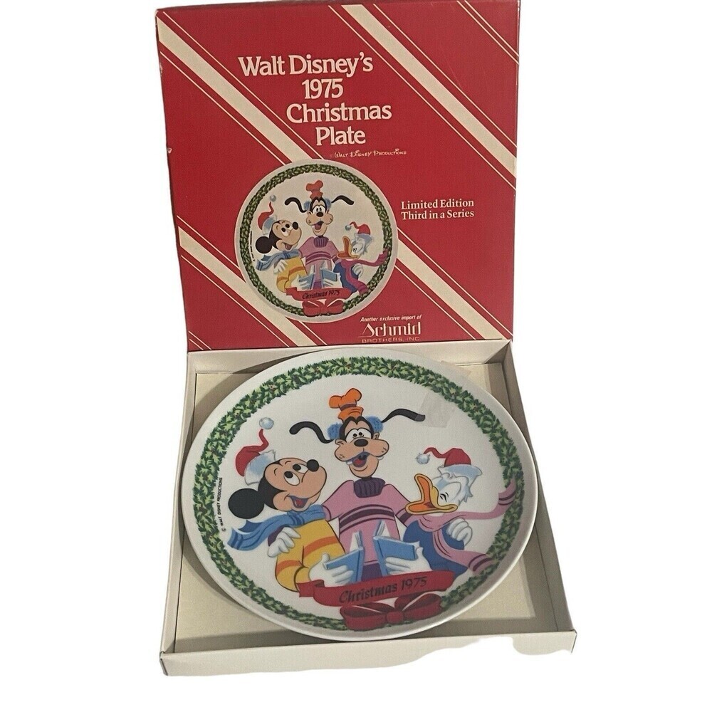Vintage 1975 Schmid Walt Disney's Christmas Plate Mickey Goofy Donald 7.5" Japan
